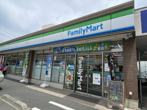 【コンビニエンスストア】ファミリーマート　板橋前野町三丁目店まで330ｍ