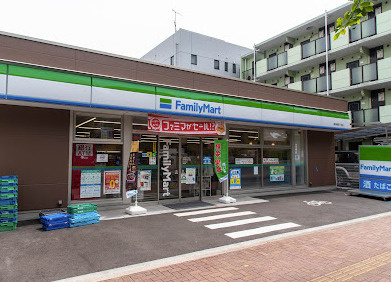 【コンビニエンスストア】ファミリーマート　東中野四丁目店まで560ｍ