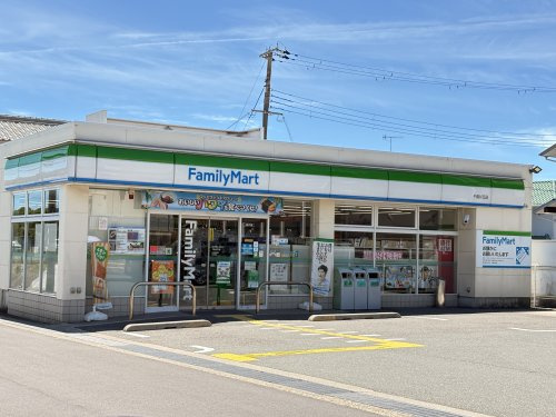 【コンビニエンスストア】ファミリーマート　千鳥が丘店まで170ｍ