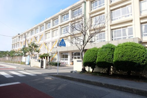 【小学校】藤沢市立羽鳥小学校まで301ｍ