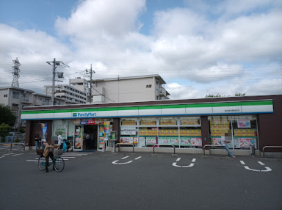 【コンビニエンスストア】ファミリーマート　福生横田基地前店まで753ｍ