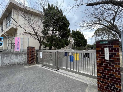 【小学校】北九州市立中井小学校まで724ｍ