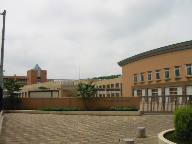 【小学校】小山ヶ丘小学校まで220ｍ