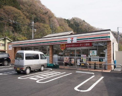 【コンビニエンスストア】セブンイレブン　高尾山インター店まで3115ｍ