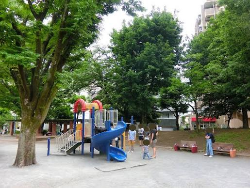 【公園】代々木深町小公園まで420ｍ
