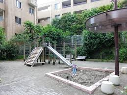 【公園】初台二丁目児童遊園地まで827ｍ