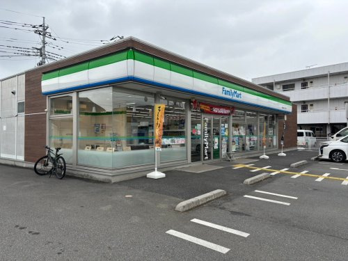 【コンビニエンスストア】ファミリーマート本庄日の出2丁目店まで544ｍ