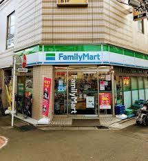 【コンビニエンスストア】ファミリーマート　春日部駅西口店まで222ｍ