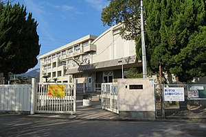 【小学校】宝塚市立売布小学校まで539ｍ