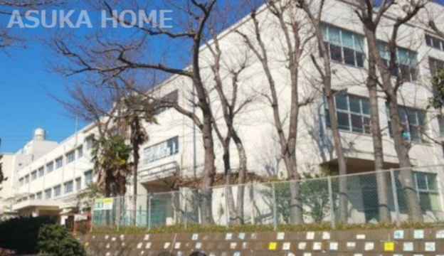 【小学校】横浜市立港南台第一小学校まで213ｍ