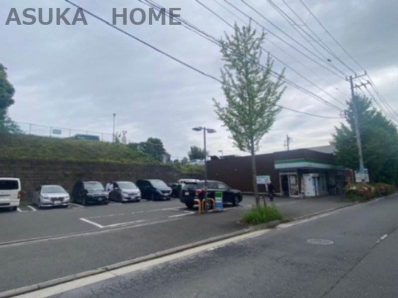 【コンビニエンスストア】ファミリーマート横浜野庭店まで296ｍ