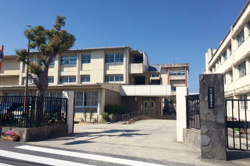【中学校】岸和田市立久米田中学校まで910ｍ