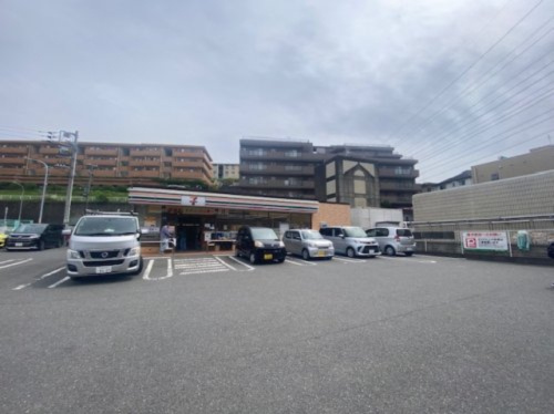 【コンビニエンスストア】セブン-イレブン　横浜下永谷駅前店まで248ｍ