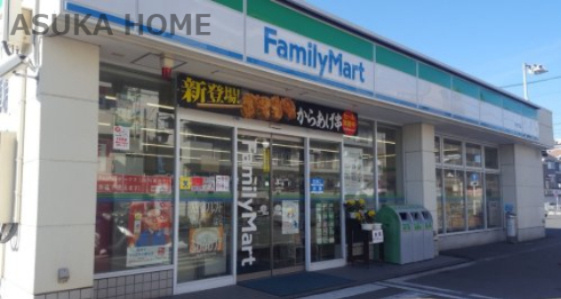 【コンビニエンスストア】ファミリーマート新井町店まで574ｍ