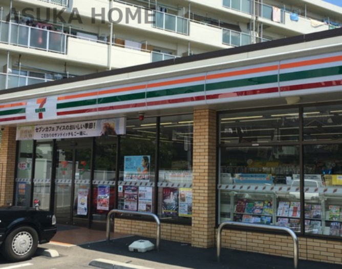 【コンビニエンスストア】セブン-イレブン　横浜戸塚秋葉町店まで942ｍ