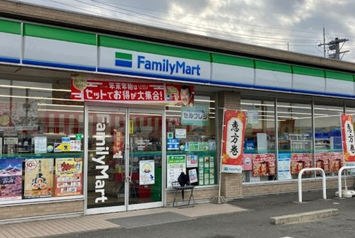 【コンビニエンスストア】ファミリーマート　茜部菱野一丁目店まで657ｍ