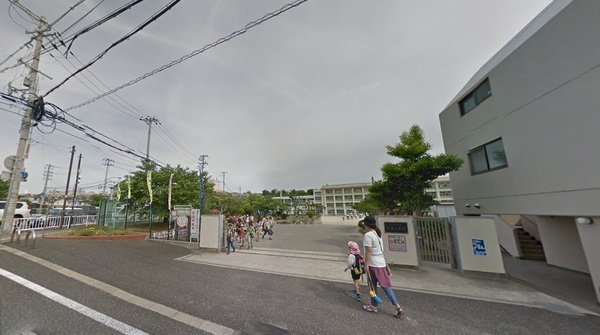 【小学校】明石市立朝霧小学校まで550ｍ