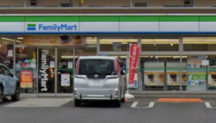 【コンビニエンスストア】ファミリーマート　柏南増尾七丁目店まで5ｍ