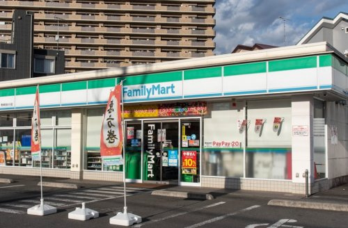 【コンビニエンスストア】ファミリーマート　秀栄町田小川店まで504ｍ