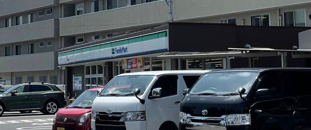 【コンビニエンスストア】ファミリーマート　大津御殿浜店まで273ｍ