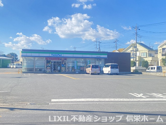 【コンビニエンスストア】ファミリーマート　蓮田黒浜小前店まで1112ｍ