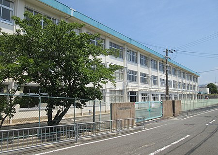 【小学校】川西市立明峰小学校まで989ｍ