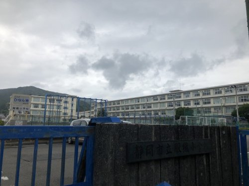 【小学校】静岡市立服織小学校まで782ｍ