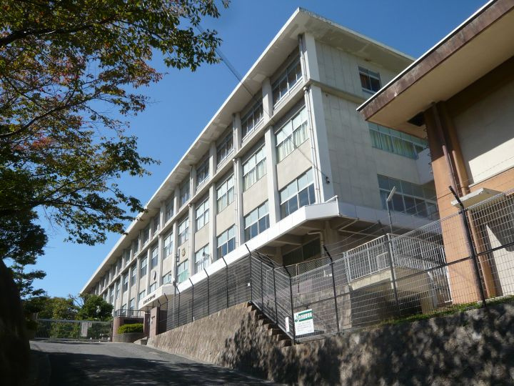 【中学校】仁保中学校まで712ｍ