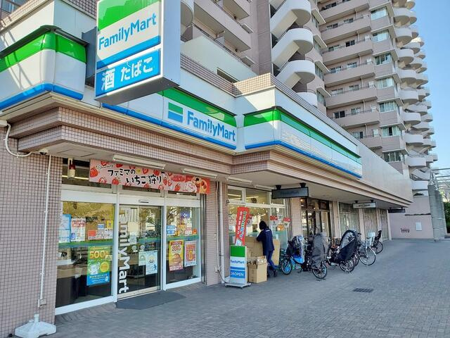 【コンビニエンスストア】ファミリーマート　千住曙町店まで129ｍ