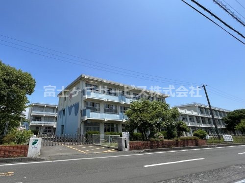 【小学校】焼津市立港小学校まで1015ｍ