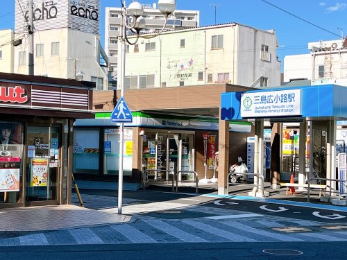 【コンビニエンスストア】ファミリーマート　三島広小路店まで292ｍ