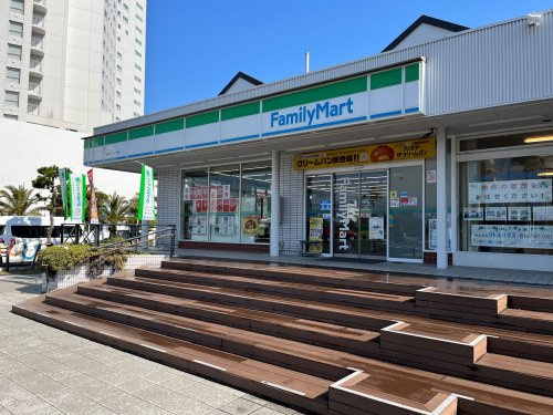 【コンビニエンスストア】ファミリーマート　浦安マリーナ店まで587ｍ