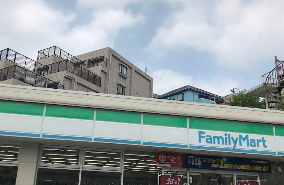 【コンビニエンスストア】ファミリーマート　六ッ川二丁目店まで605ｍ