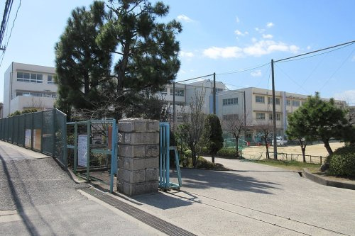【中学校】枚方市立津田中学校まで569ｍ