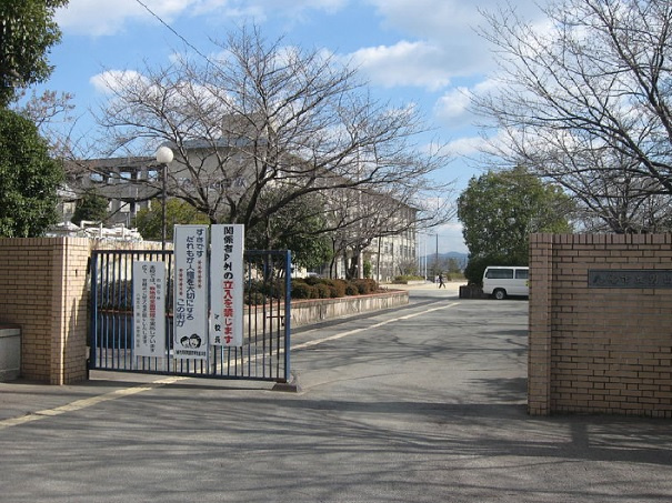 【中学校】八幡市立男山中学校まで1500ｍ
