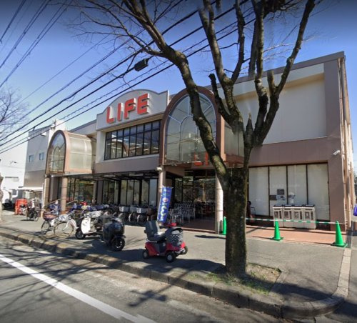 【スーパー】ライフ　男山店まで835ｍ