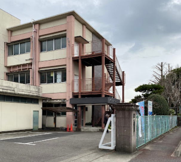 【小学校】各務原市立鵜沼第二小学校まで114ｍ