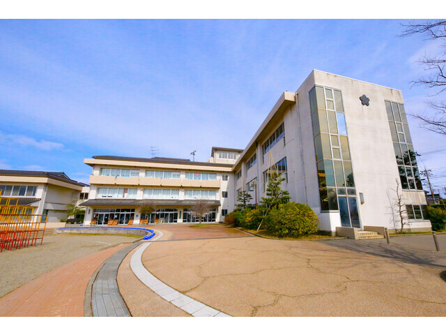 【小学校】金石町小学校まで1392ｍ