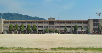 【小学校】海田小学校まで393ｍ