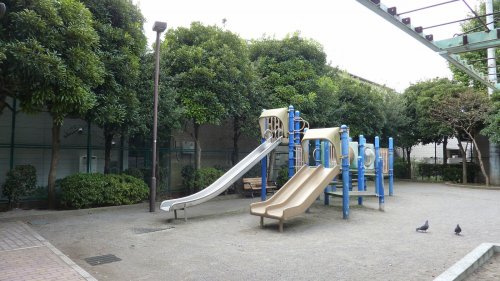 【公園】　西小岩三丁目児童遊園まで736ｍ