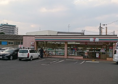 【コンビニエンスストア】セブン-イレブン　八尾北久宝寺1丁目店まで828ｍ