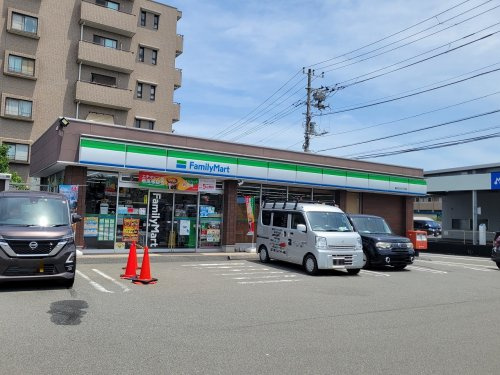【コンビニエンスストア】ファミリーマート　藤沢石川五丁目店まで746ｍ