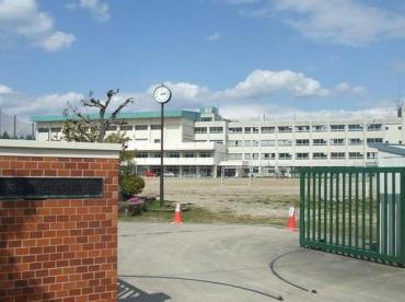 【中学校】緑台中学校まで883ｍ