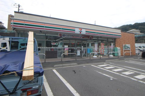 【コンビニエンスストア】セブンイレブン横須賀小矢部3丁目店まで583ｍ