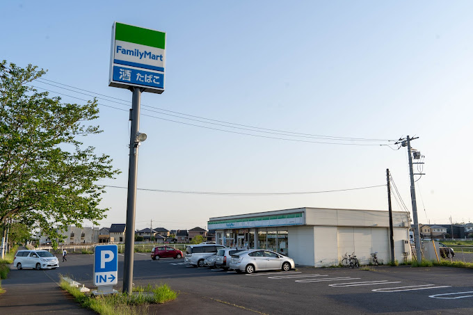【コンビニエンスストア】ファミリーマート　龍ヶ崎平台店まで1000ｍ