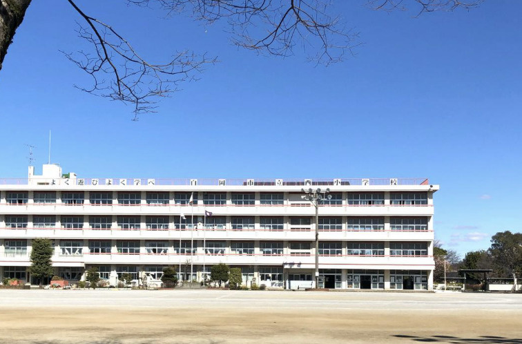 【小学校】西小学校まで615ｍ