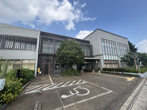 【図書館】成田市三里塚コミュニティセンター図書室まで819ｍ