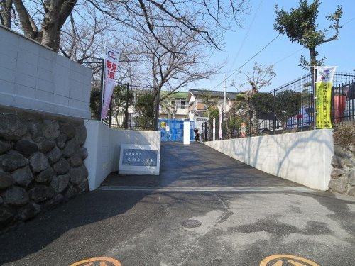 【小学校】枚岡東小学校まで295ｍ