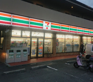【コンビニエンスストア】セブン-イレブン　東大阪東山町店まで957ｍ