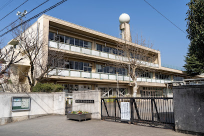 【小学校】向台小学校まで824ｍ